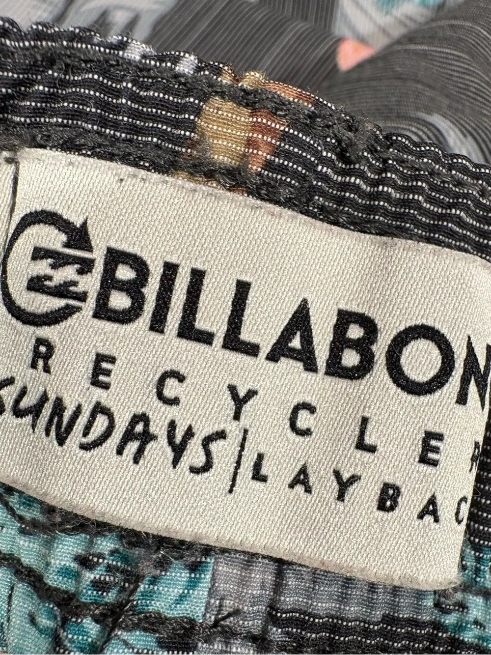 Billabong Recycler Board Shorts Men’s Sz Small Gray Flamingo Print Beach Novelty